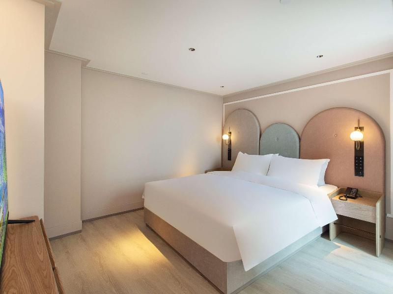 Mercure Hainan Sanya Bay image
