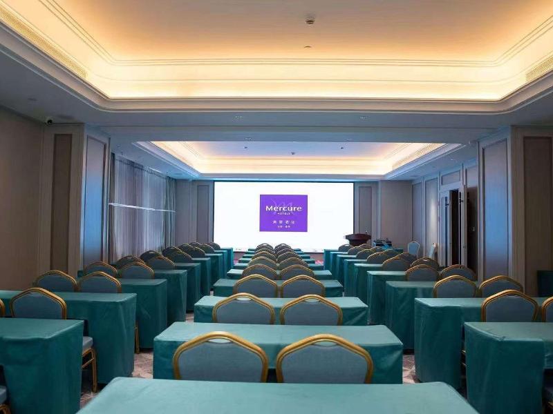 Mercure Xinyang East Railway Station image
