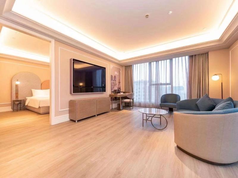 Mercure Xinyang East Railway Station image