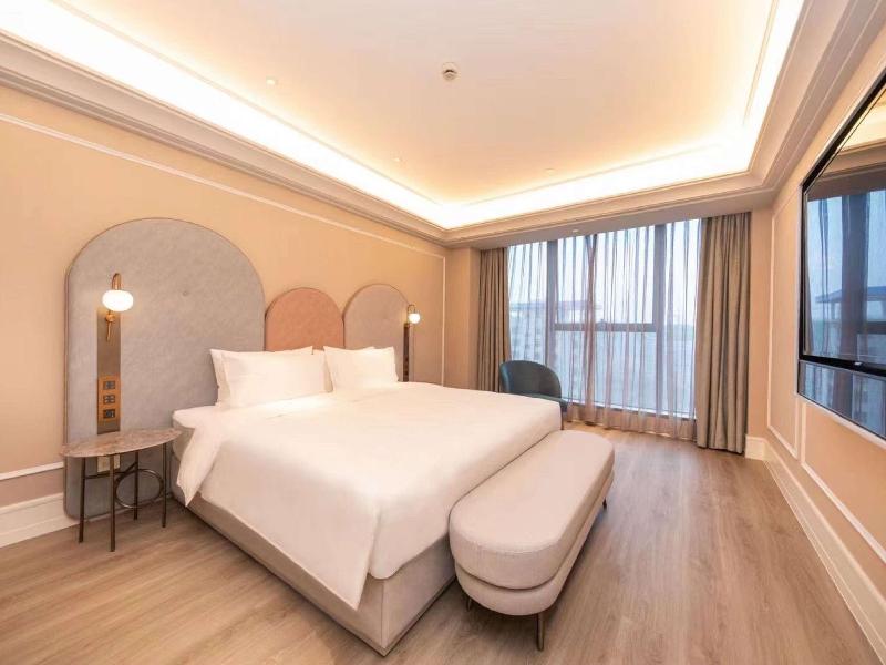 Mercure Xinyang East Railway Station image
