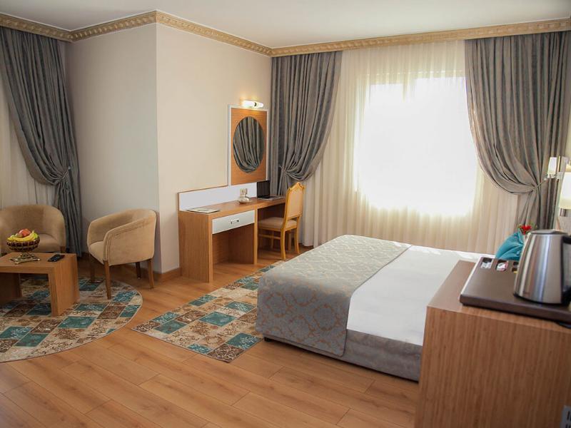 Met Gold Hotel image