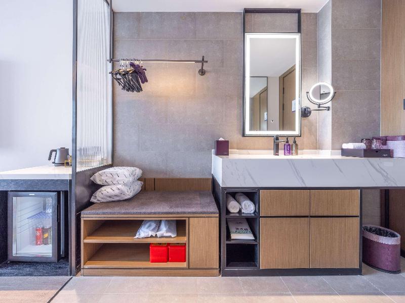 Mercure Jinan Beiyuan Street image