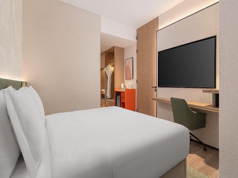 Even Chengdu Phoenix Mountain by IHG image