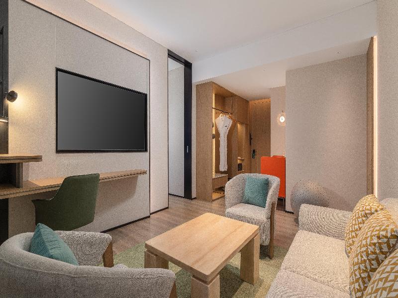 Even Chengdu Phoenix Mountain by IHG image