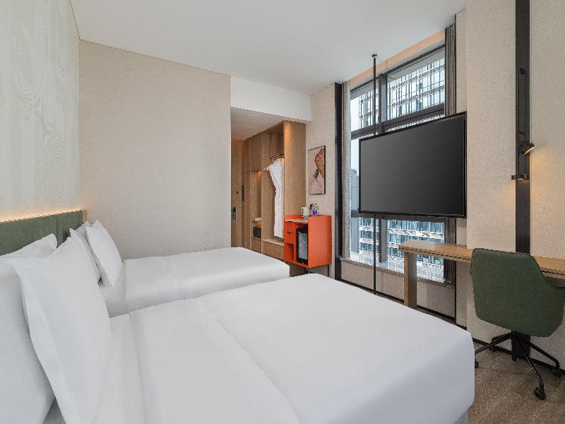 Even Chengdu Phoenix Mountain by IHG image