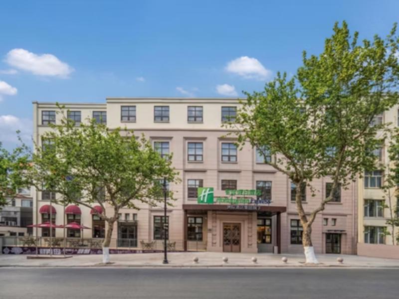 Holiday Inn Express Qingdao Zhongshan Road image