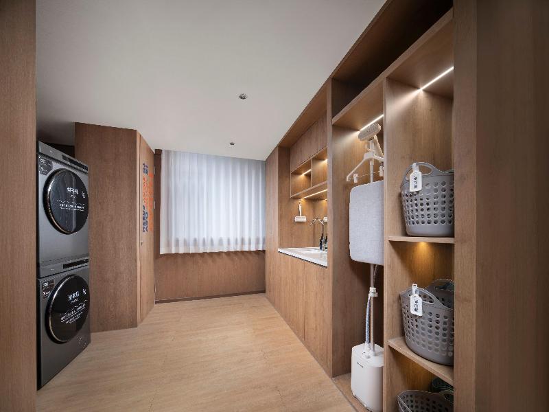 Holiday Inn Express Qingdao Zhongshan Road image