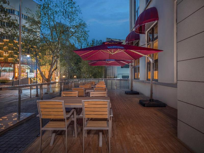 Holiday Inn Express Qingdao Zhongshan Road image