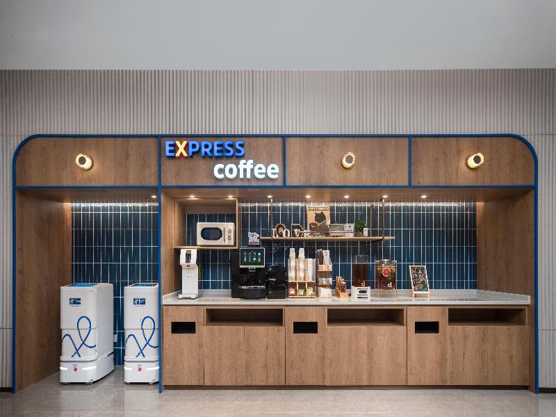 Holiday Inn Express Qingdao Zhongshan Road image