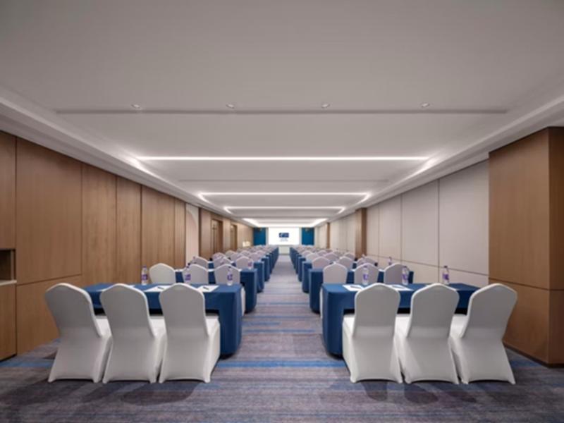 Holiday Inn Express Qingdao Zhongshan Road image