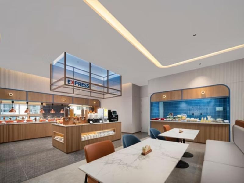 Holiday Inn Express Qingdao Zhongshan Road image