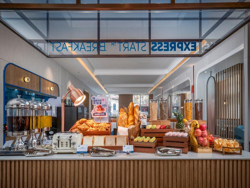 Holiday Inn Express Qingdao Zhongshan Road image
