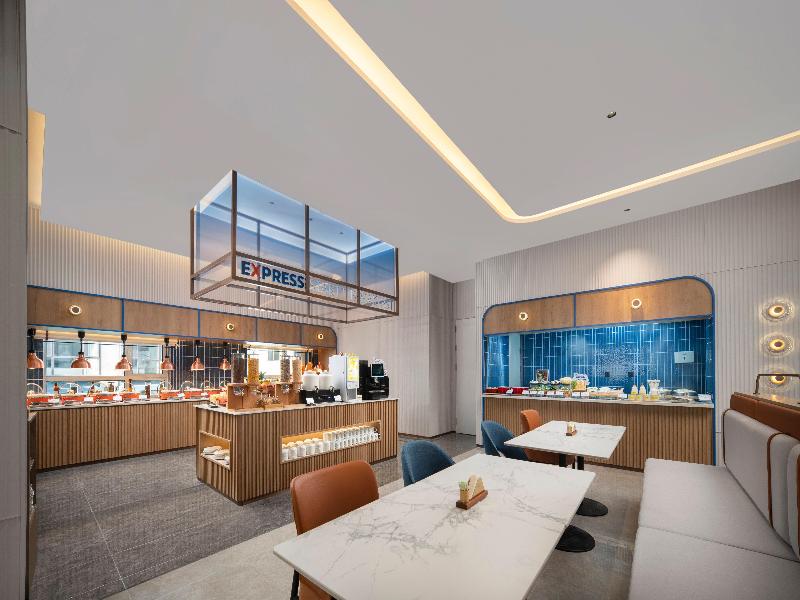 Holiday Inn Express Qingdao Zhongshan Road image