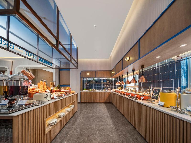 Holiday Inn Express Qingdao Zhongshan Road image