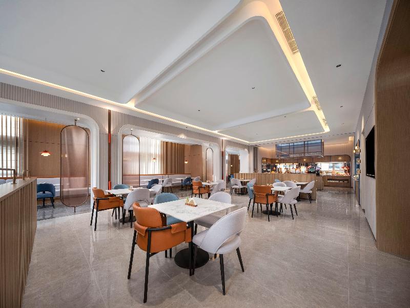 Holiday Inn Express Qingdao Zhongshan Road image