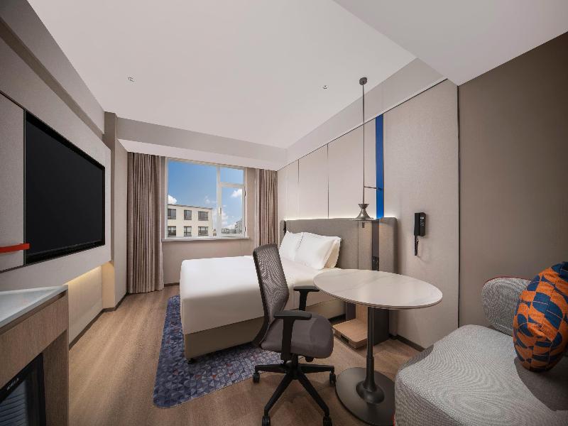 room detail thumbnail 2