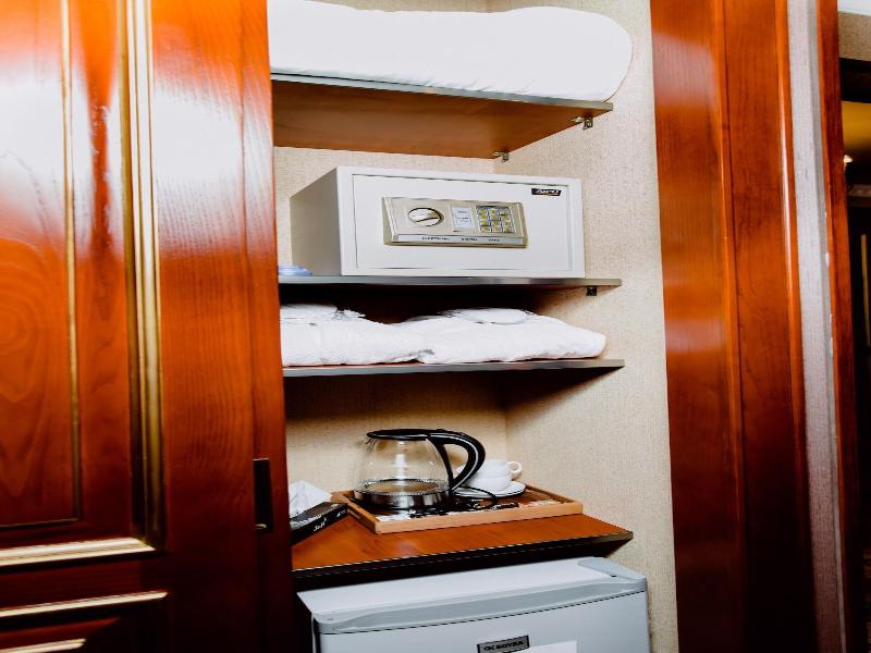 Royal Antique Boutique Hotel image