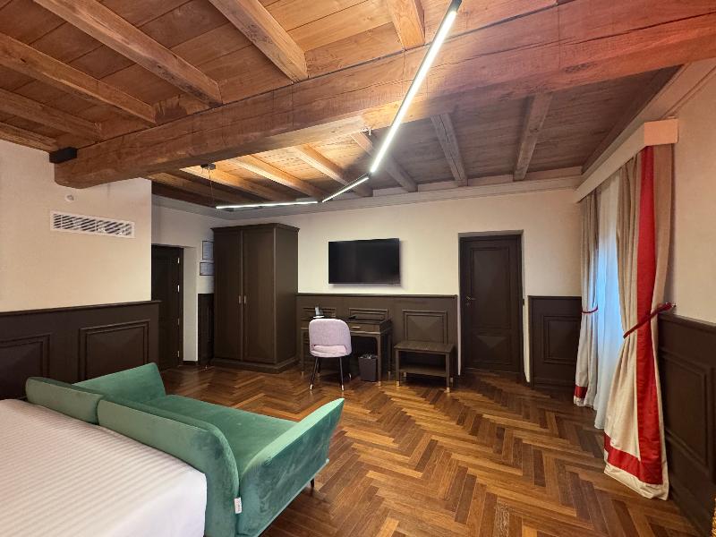Palazzo Gambirasi Luxury Suites image