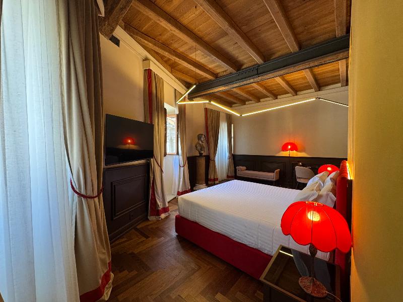 Palazzo Gambirasi Luxury Suites image