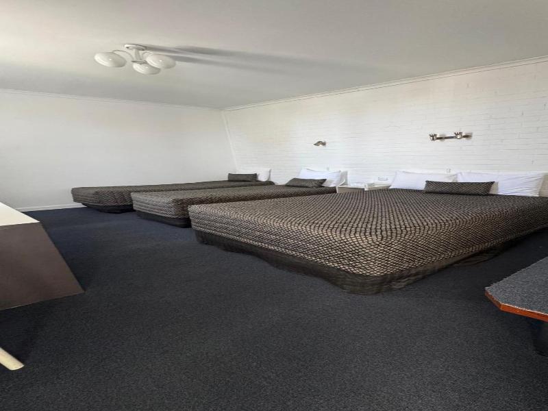 The Sands Motel image