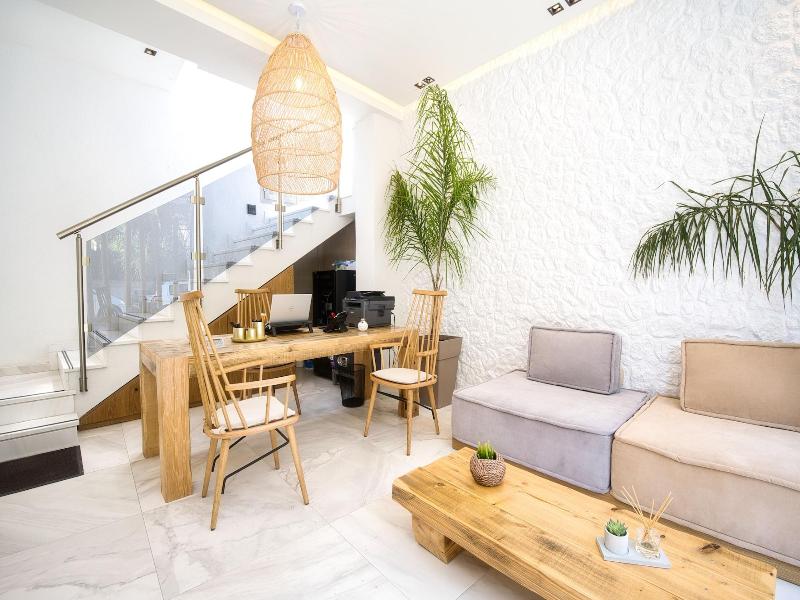 Alpha Luxury Suites