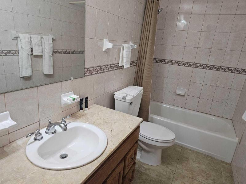 Aurela Residences image