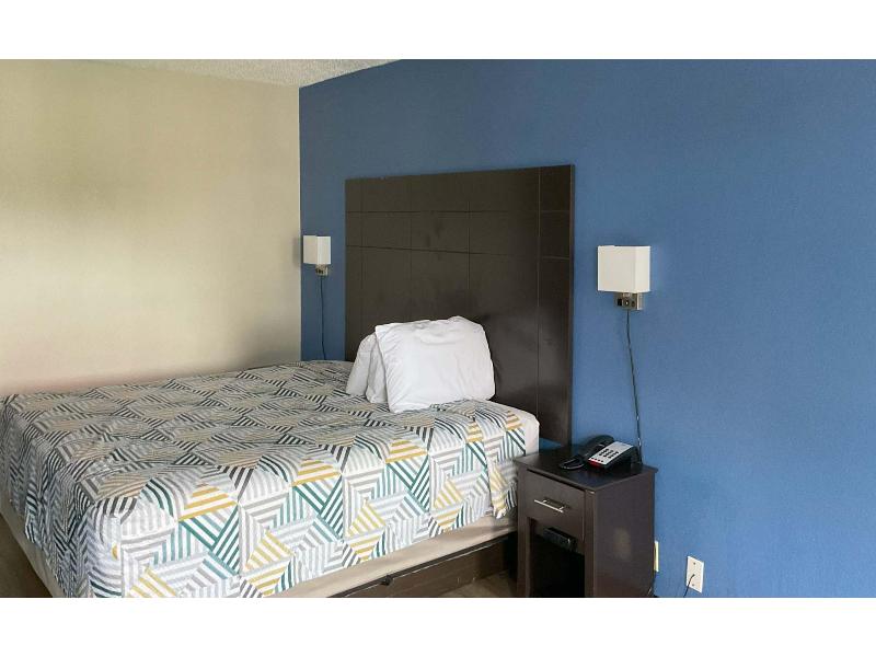Motel 6 Baton Rouge, La - East - I-12 image