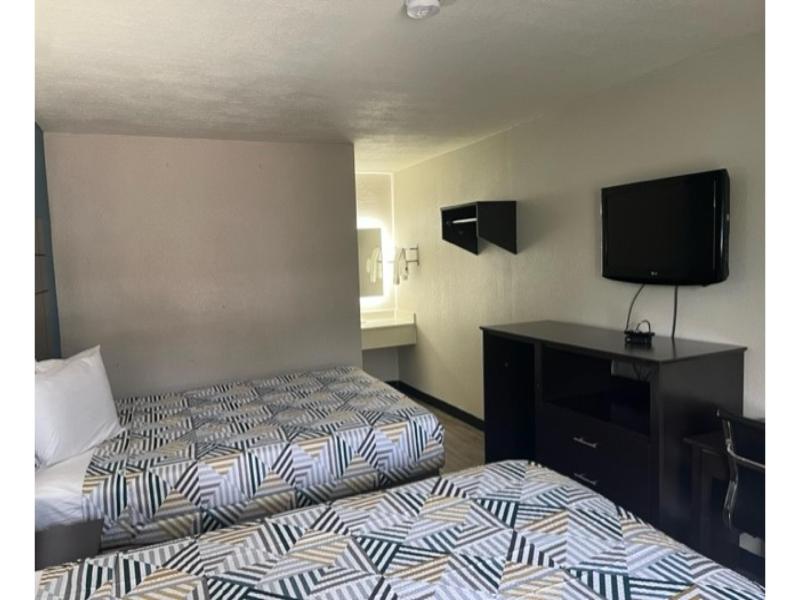 Motel 6 Baton Rouge, La - East - I-12 image