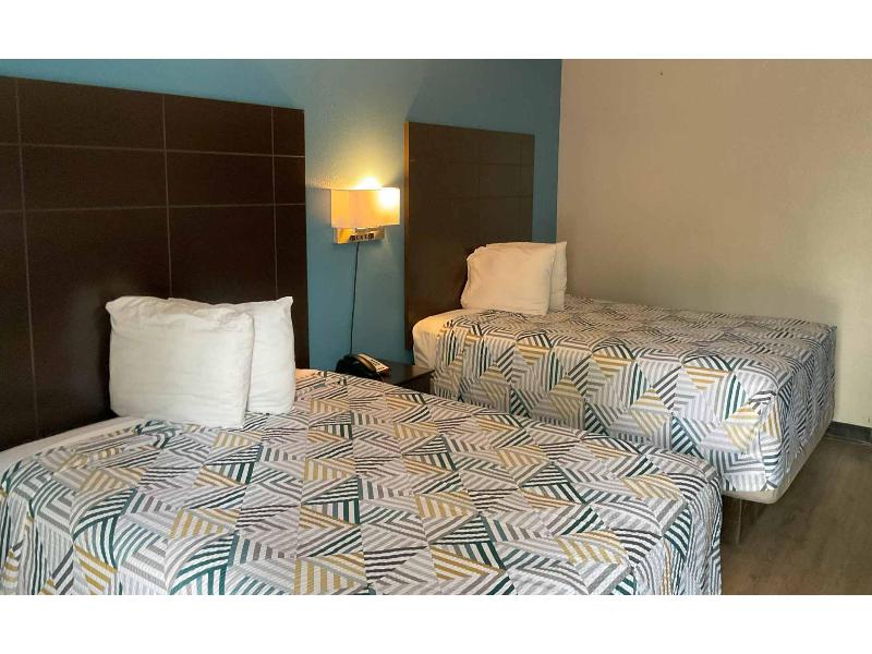 Motel 6 Baton Rouge, La - East - I-12 image