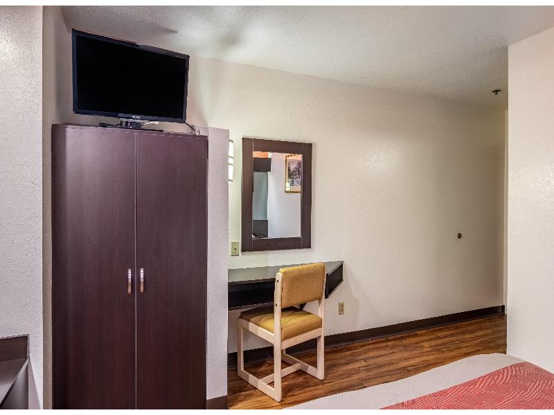 Motel 6 Chattanooga, Tn - Downtown image