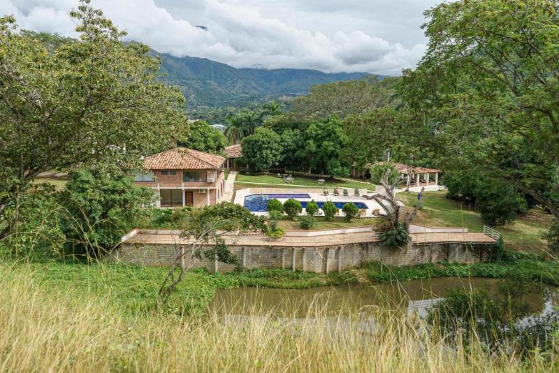 Tres Lagos Hotel image