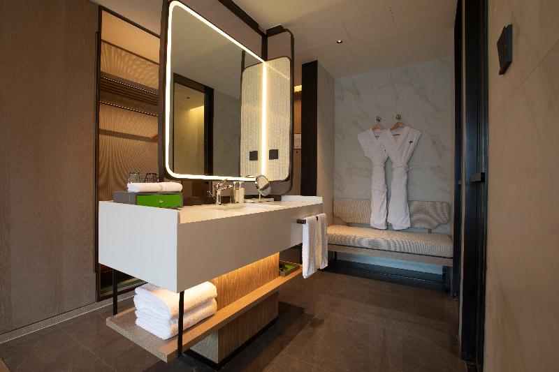 Holiday Inn Xianyang Shuangzhao Lake by IHG image