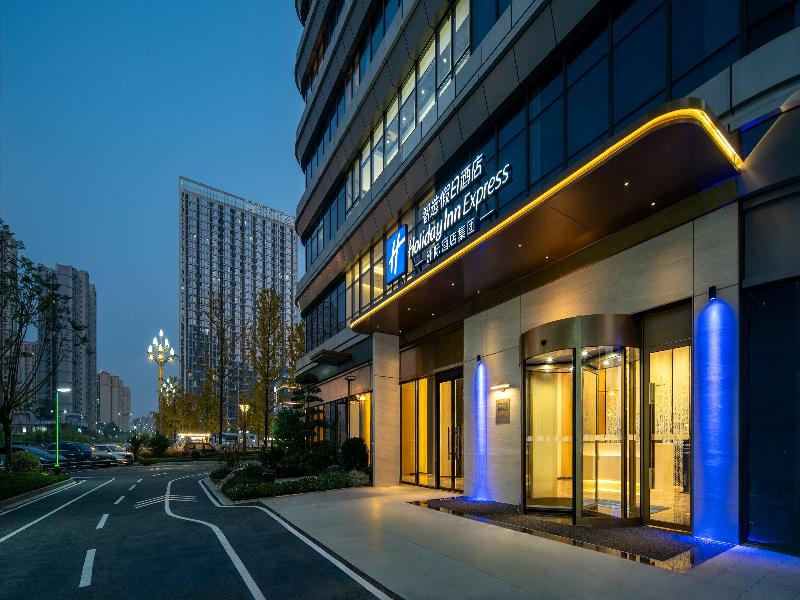 Holiday Inn Express Chengdu Phoenix Mountain image