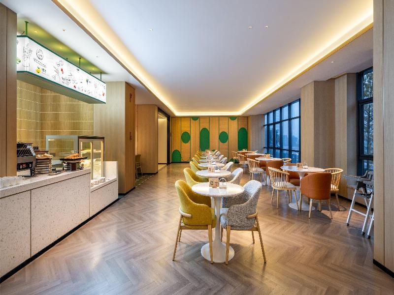 Holiday Inn Express Chengdu Phoenix Mountain image