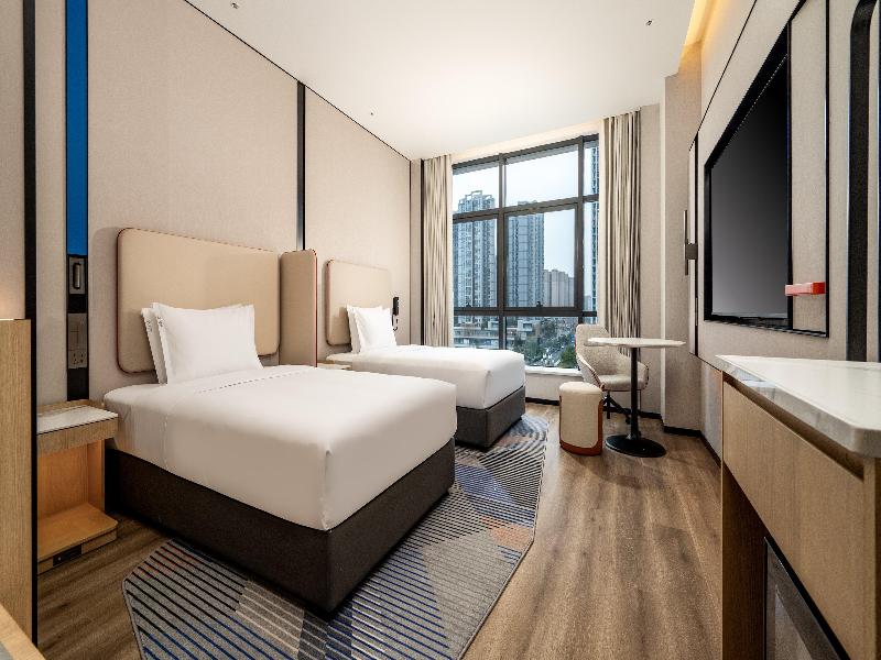 Holiday Inn Express Chengdu Phoenix Mountain image