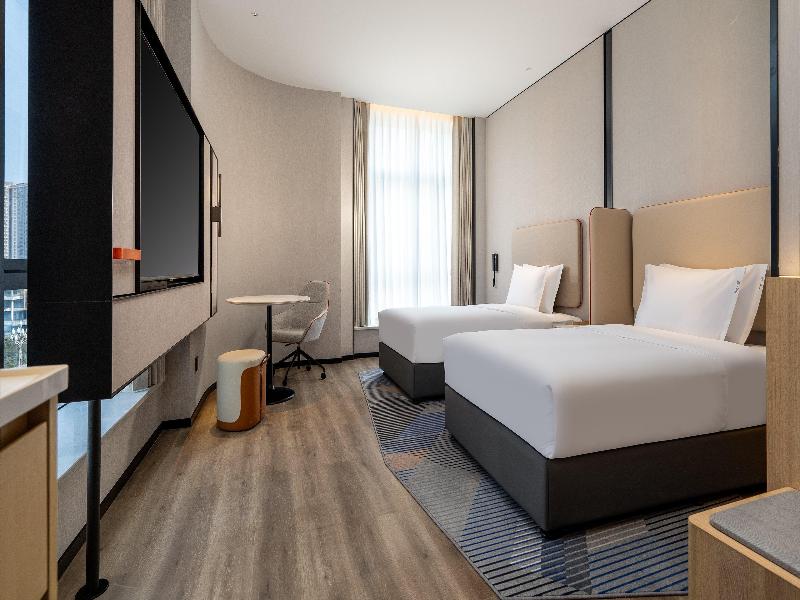 Holiday Inn Express Chengdu Phoenix Mountain image