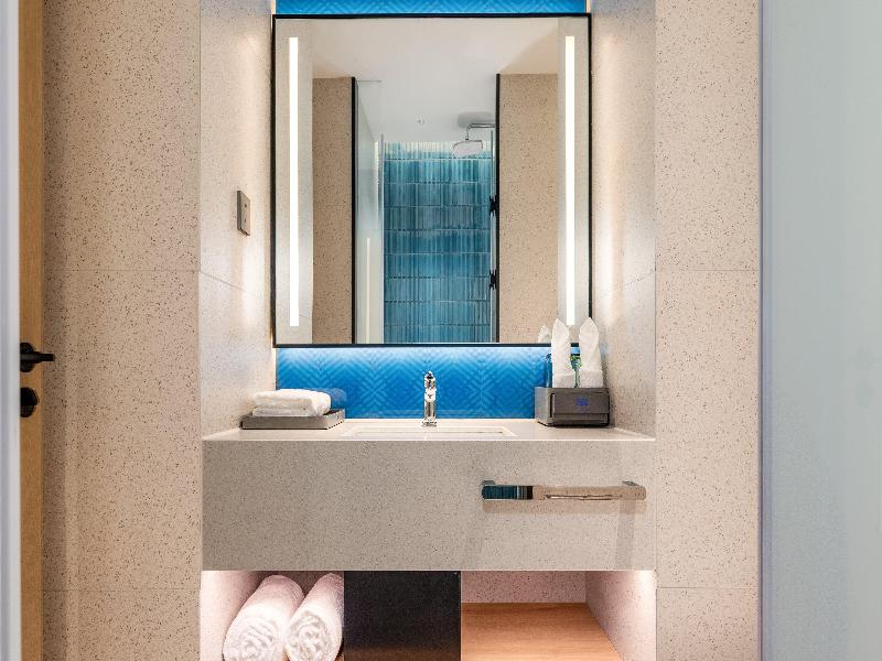 Holiday Inn Express Chengdu Phoenix Mountain image