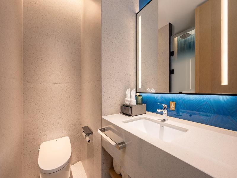 Holiday Inn Express Chengdu Phoenix Mountain image