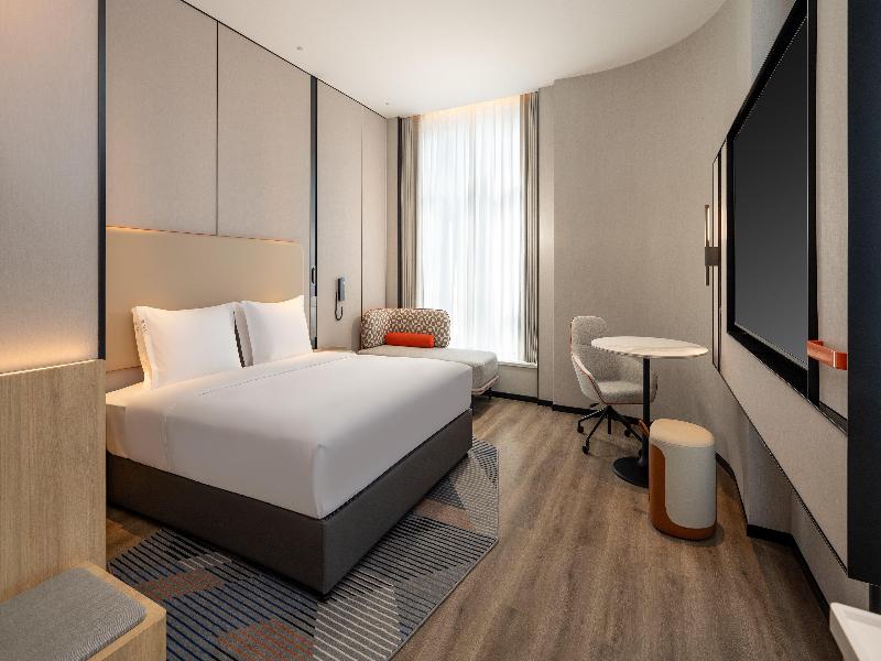 Holiday Inn Express Chengdu Phoenix Mountain image