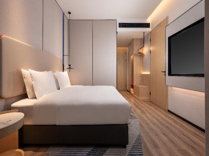 Holiday Inn Express Chengdu Phoenix Mountain image
