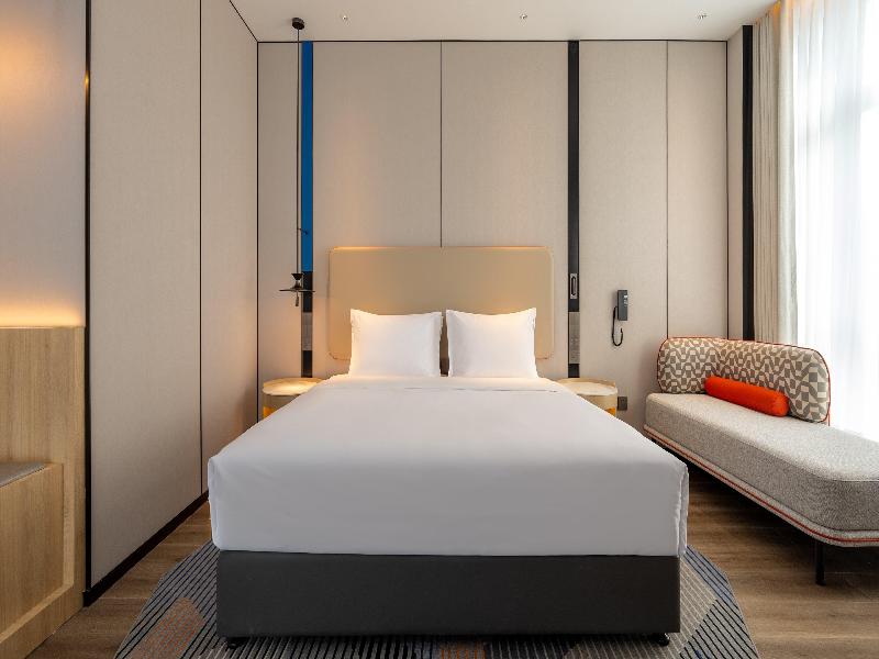 Holiday Inn Express Chengdu Phoenix Mountain image