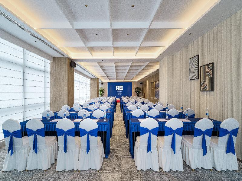Holiday Inn Express Kunming Dianchi Rixin Road image