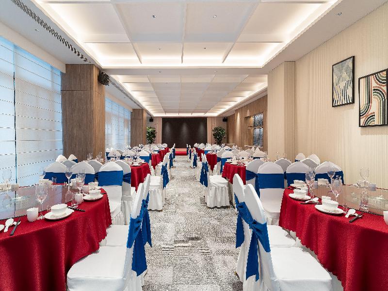 Holiday Inn Express Kunming Dianchi Rixin Road image