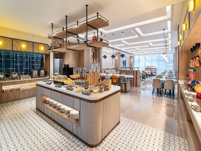Holiday Inn Express Kunming Dianchi Rixin Road image