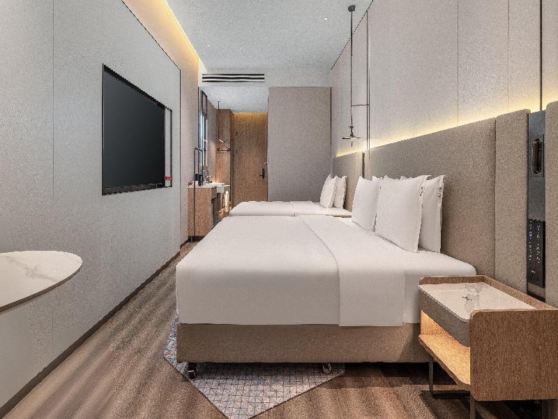 Holiday Inn Express Kunming Dianchi Rixin Road image