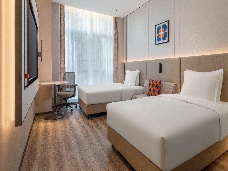 Holiday Inn Express Kunming Dianchi Rixin Road image