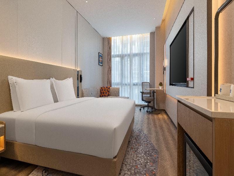 Holiday Inn Express Kunming Dianchi Rixin Road image