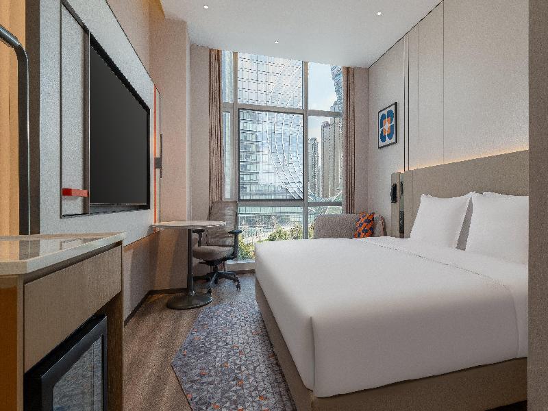 Holiday Inn Express Kunming Dianchi Rixin Road image