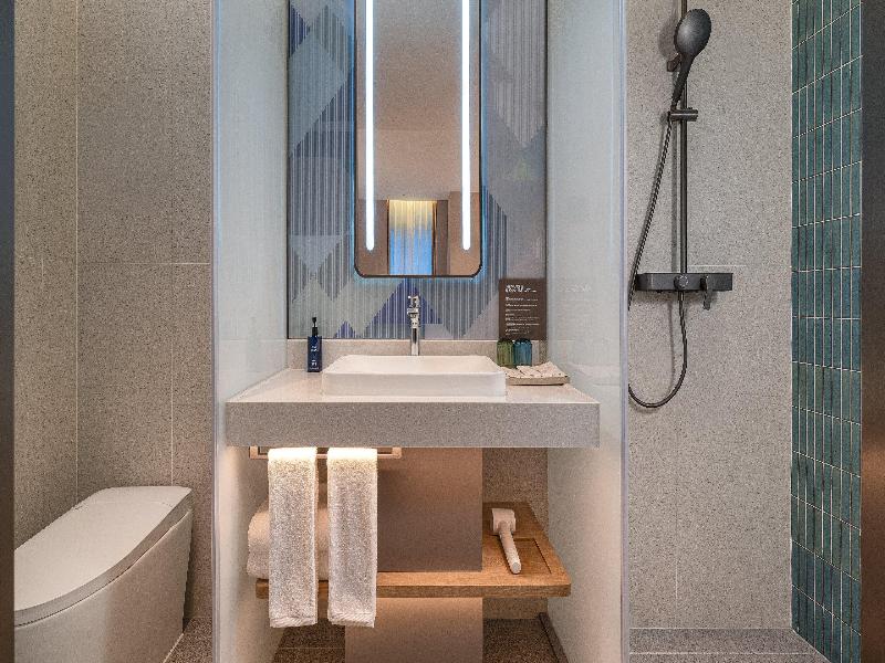 Holiday Inn Express Kunming Dianchi Rixin Road image