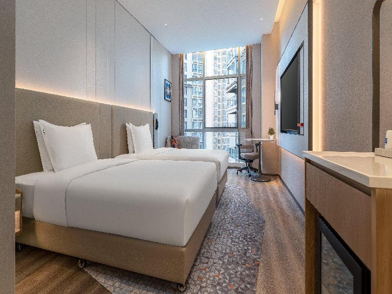 Holiday Inn Express Kunming Dianchi Rixin Road image